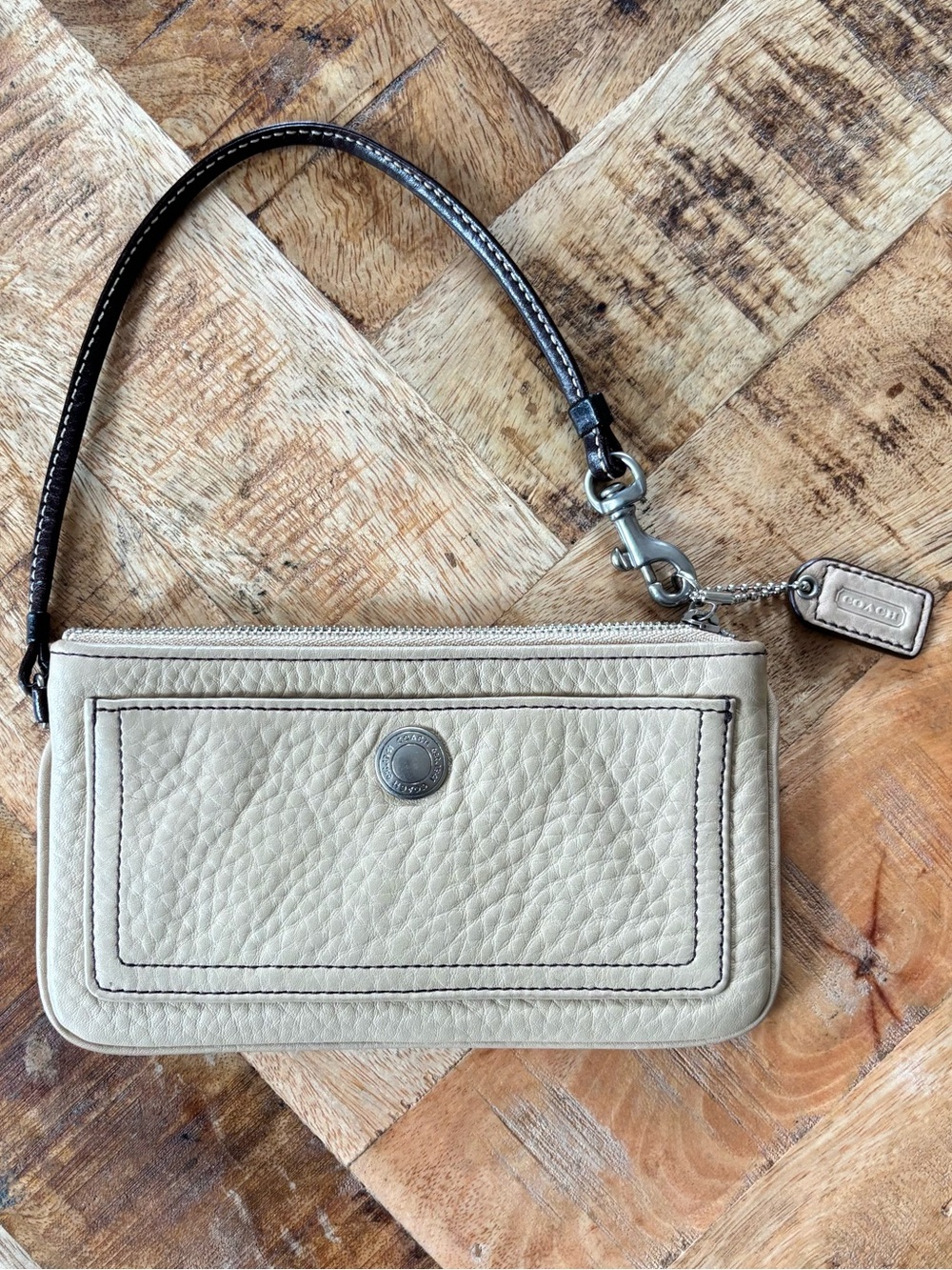 🍁🍂Y2K COACH Chelsea Large Leather Wristlet